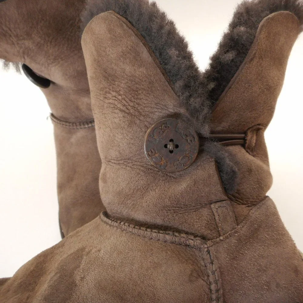 UGG Womens Sz 6 US Bailey Button Sheepskin Boots 5803 Dark Brown